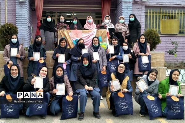 مراسم تقدیر از دانش‌آموزان و دبیران مدرسه تربیت رودهن