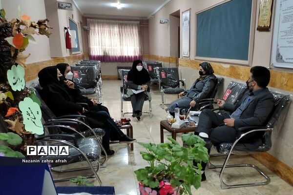 مراسم تقدیر از دانش‌آموزان و دبیران مدرسه تربیت رودهن