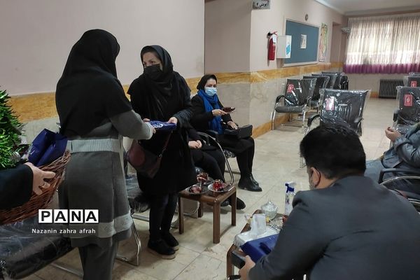 مراسم تقدیر از دانش‌آموزان و دبیران مدرسه تربیت رودهن