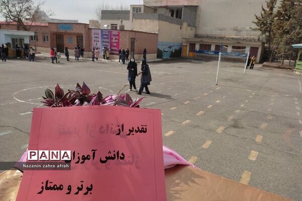 مراسم تقدیر از دانش‌آموزان و دبیران مدرسه تربیت رودهن