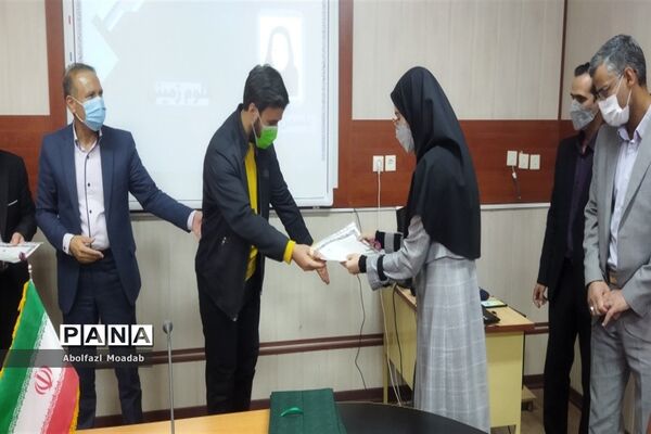 تجلیل از دانش‌آموزان برتر، خلیل آبادی
