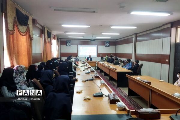 تجلیل از دانش‌آموزان برتر، خلیل آبادی