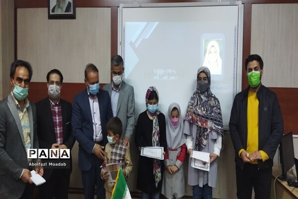 تجلیل از دانش‌آموزان برتر، خلیل آبادی