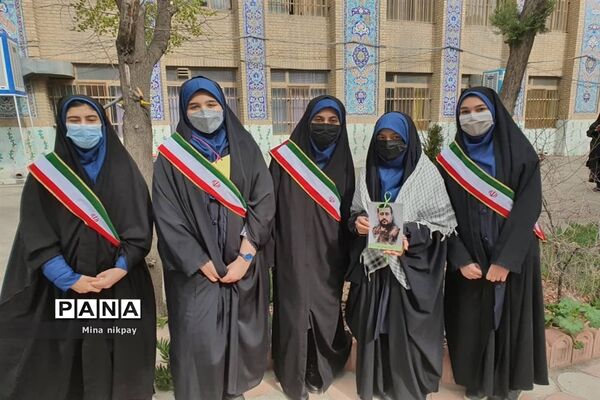 بزرگداشت شهدا در دبیرستان شاهد حجاب منطقه ۱۳