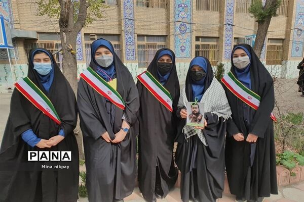بزرگداشت شهدا در دبیرستان شاهد حجاب منطقه ۱۳