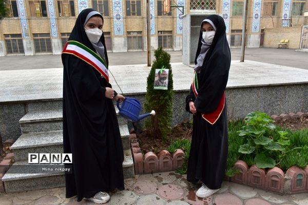 بزرگداشت شهدا در دبیرستان شاهد حجاب منطقه ۱۳