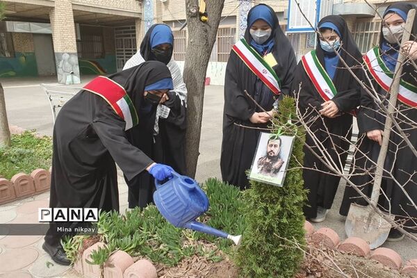 بزرگداشت شهدا در دبیرستان شاهد حجاب منطقه ۱۳