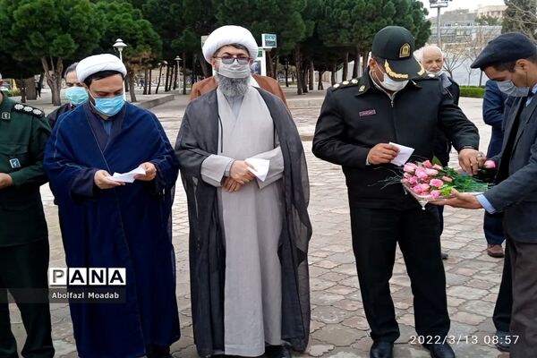 مراسم غبار روبی مزار شهدای آرمیده در کاشمر