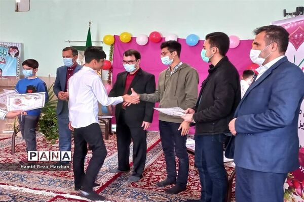 مراسم تجلیل از برترین‌های دانش‌آموزی آموزشگاه شاهد شهید کاظمی اسلامشهر