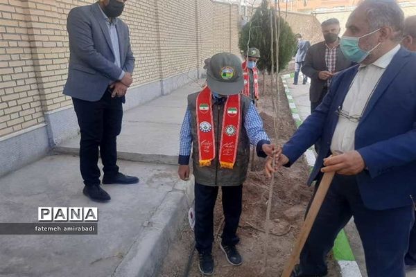 جشن تولد زمین در آموزشگاه شهیدین قاسمی