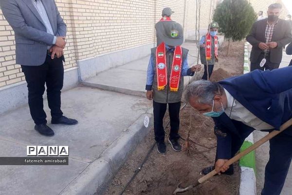جشن تولد زمین در آموزشگاه شهیدین قاسمی