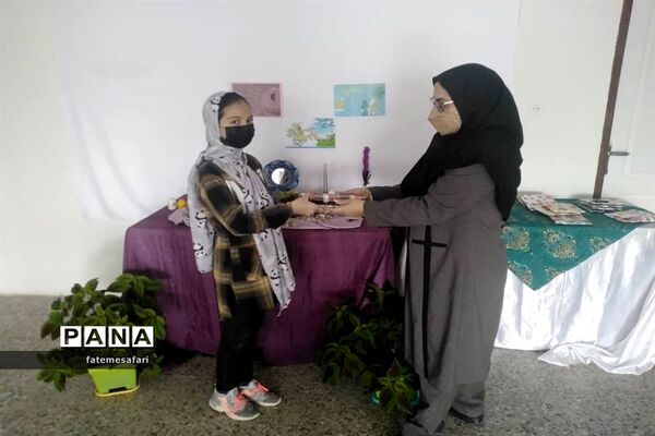 مراسم تقدیر از دانش‌آموزان برتر دبستان نجمه فیروزکوه