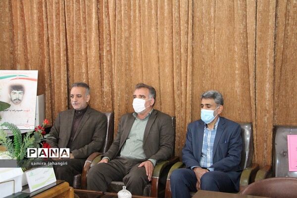 تقدیر مدیرکل آموزش و پرورش خراسان جنوبی از مدیر سازمان دانش آموزی استان به عنوان برادرشهید