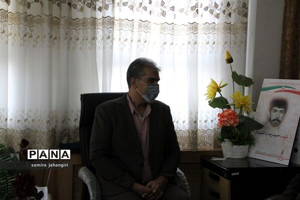 تقدیر مدیرکل آموزش و پرورش خراسان جنوبی از مدیر سازمان دانش آموزی استان به عنوان برادرشهید