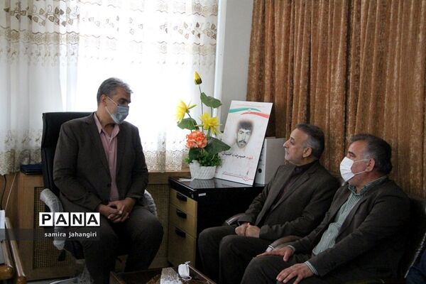 تقدیر مدیرکل آموزش و پرورش خراسان جنوبی از مدیر سازمان دانش آموزی استان به عنوان برادرشهید