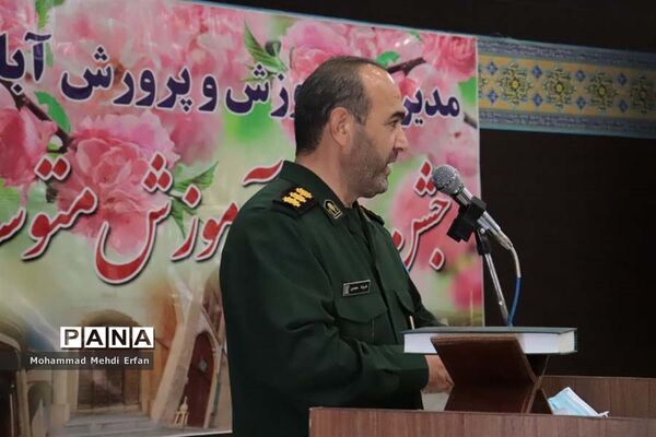 افتتاح نمایشگاه دفاع مقدس در سالن یاس مدیریت آموزش و پرورش آباده