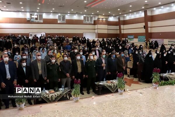 افتتاح نمایشگاه دفاع مقدس در سالن یاس مدیریت آموزش و پرورش آباده