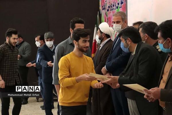 افتتاح نمایشگاه دفاع مقدس در سالن یاس مدیریت آموزش و پرورش آباده