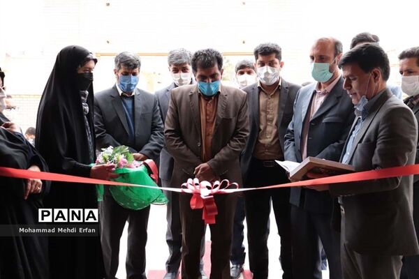 افتتاح نمایشگاه دفاع مقدس در سالن یاس مدیریت آموزش و پرورش آباده