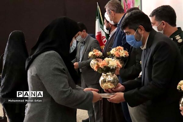 افتتاح نمایشگاه دفاع مقدس در سالن یاس مدیریت آموزش و پرورش آباده