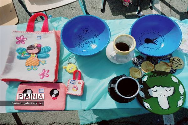 برگزاری بازارچه کسب و کار دانش‌آموزی در دبیرستان شهید زهره‌وند شهرستان قرچک