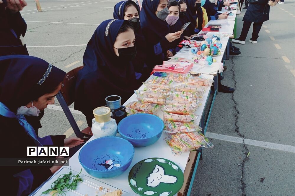 برگزاری بازارچه کسب و کار دانش‌آموزی در دبیرستان شهید زهره‌وند شهرستان قرچک