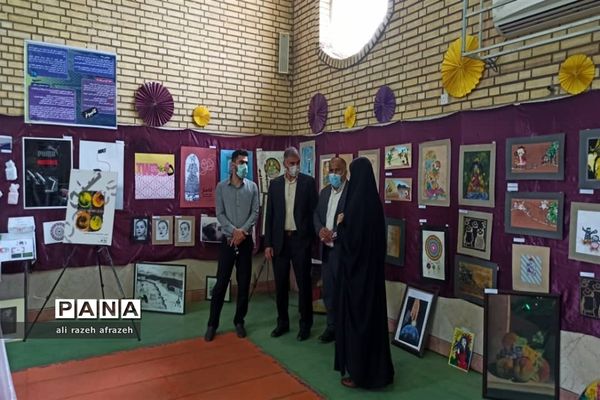 نمایشگاه دستاوردها و توانمندی‌های هنرجویان نرجس خاتون در اندیمشک