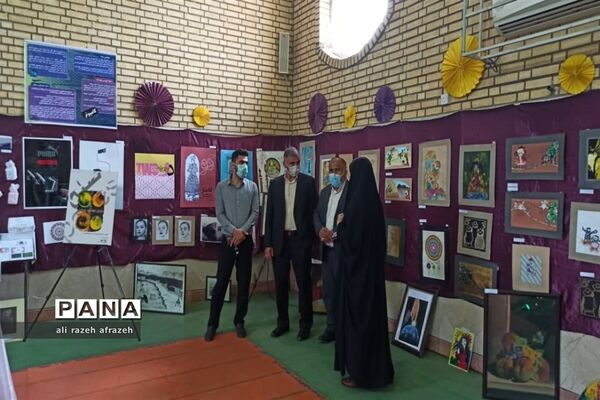 نمایشگاه دستاوردها و توانمندی‌های هنرجویان نرجس خاتون در اندیمشک
