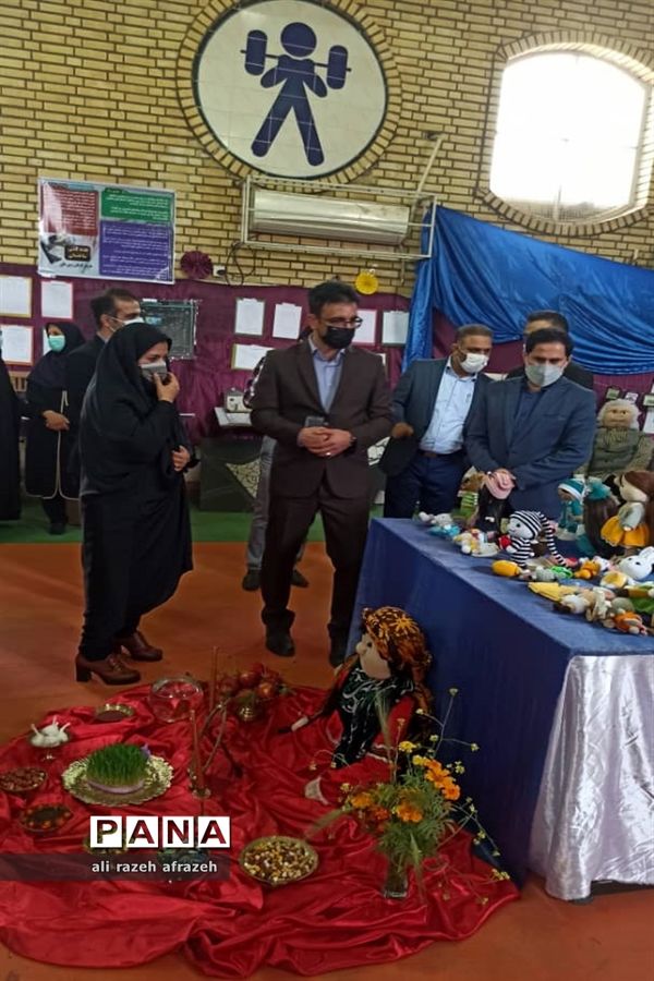 نمایشگاه دستاوردها و توانمندی‌های هنرجویان نرجس خاتون در اندیمشک