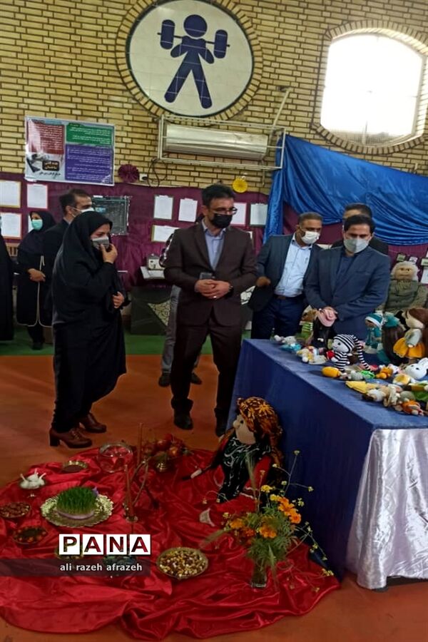 نمایشگاه دستاوردها و توانمندی‌های هنرجویان نرجس خاتون در اندیمشک