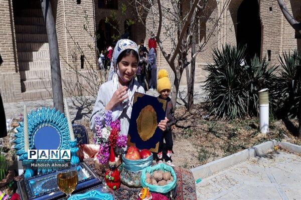 مسابقه هفت‌سین نوروزی در کاروانسرای حاج کمال شهرستان رباط‌کریم