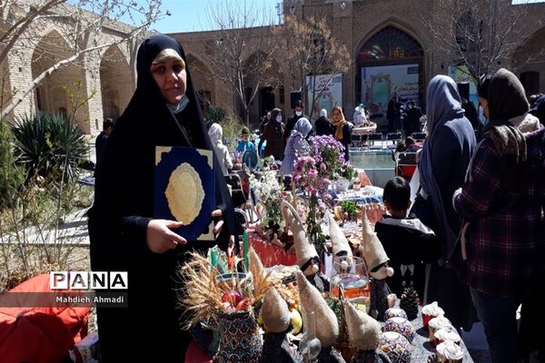 مسابقه هفت‌سین نوروزی در کاروانسرای حاج کمال شهرستان رباط‌کریم