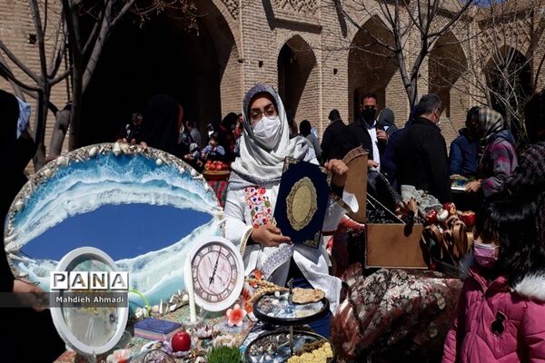 مسابقه هفت‌سین نوروزی در کاروانسرای حاج کمال شهرستان رباط‌کریم