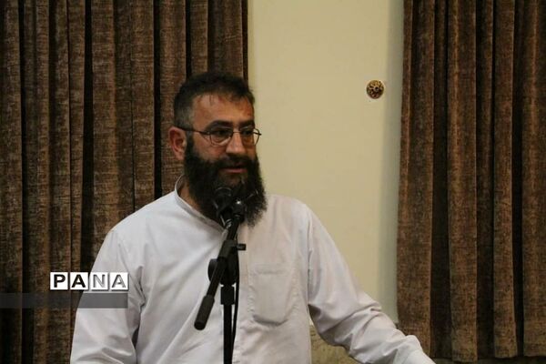 نشست صمیمانه مسئولان رودهن با جوانان و فعالان فرهنگی