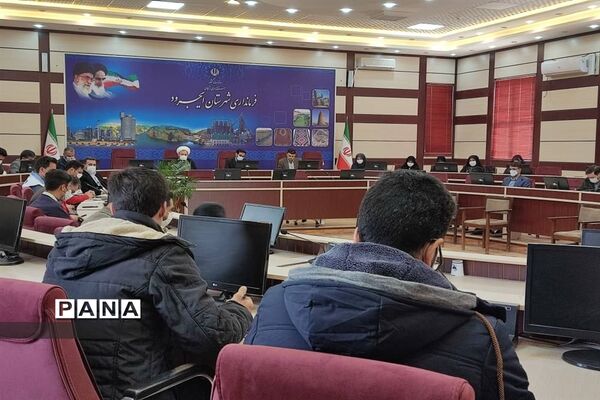 نشست صمیمی فرماندار و امام جمعه شهرستان ایجرود با جوانان موفق به مناسبت هفته جوان