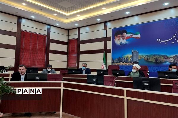 نشست صمیمی فرماندار و امام جمعه شهرستان ایجرود با جوانان موفق به مناسبت هفته جوان