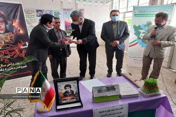کاشت نهال برای تقدیر از هنرمندان تاکستان
