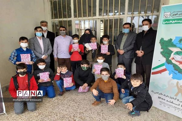 کاشت نهال برای تقدیر از هنرمندان تاکستان