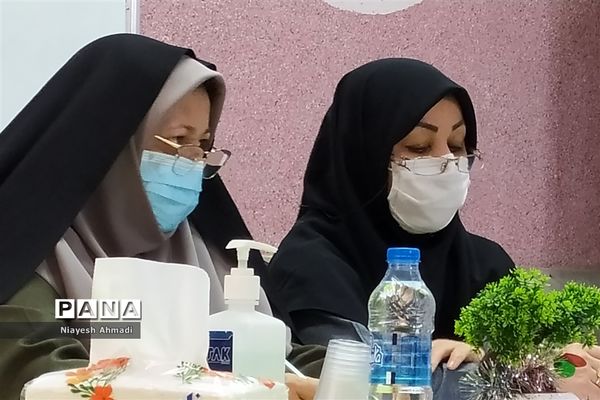 برگزاری مرحله ناحیه‌ای مناظره دانش‌آموزی دختران منتخبین ناحیه سه مشهد مقدس در دبیرستان آزادگان