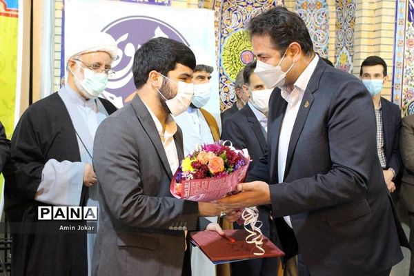 مراسم تکریم و معارفه روسای جدید و قدیم سازمان دانش‌آموزی فارس