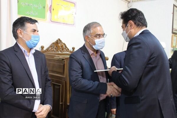 مراسم تکریم و معارفه روسای جدید و قدیم سازمان دانش‌آموزی فارس