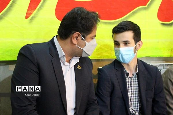 مراسم تکریم و معارفه روسای جدید و قدیم سازمان دانش‌آموزی فارس