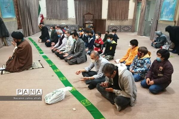 دیدار دانش‌آموزان حافظ جز سی قرآن مدرسه امام حسین(ع) رودهن با امام جمعه