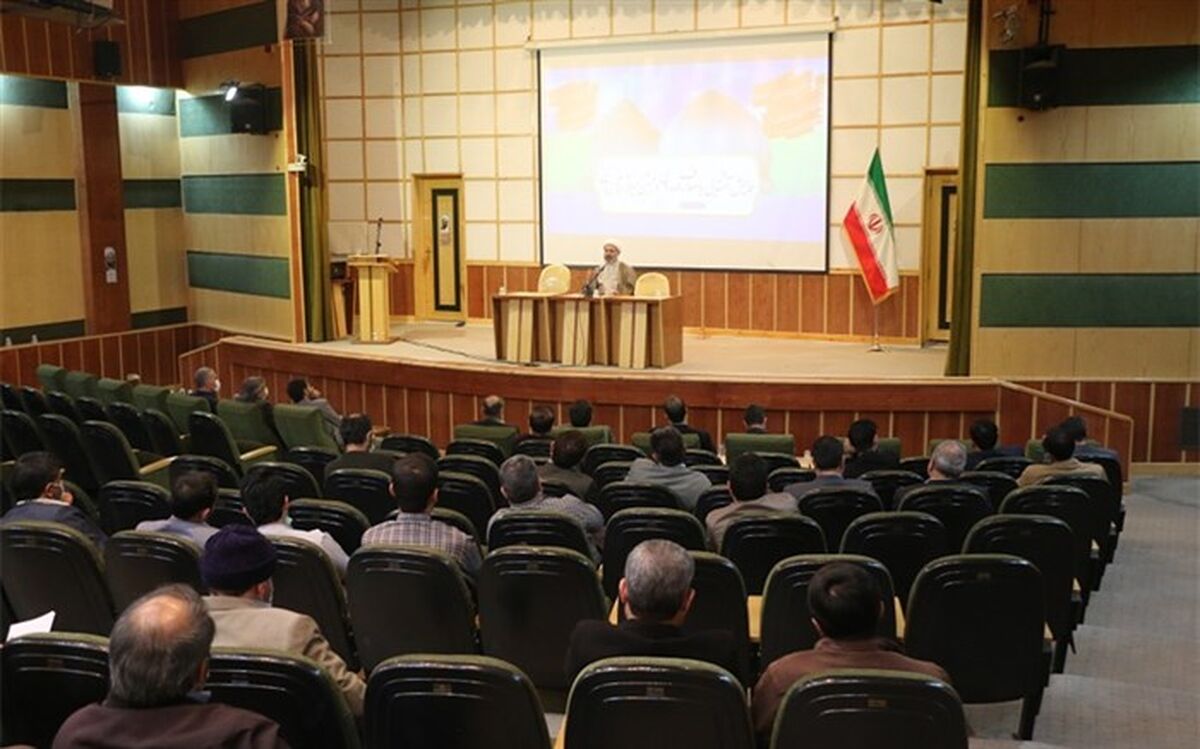 همایش «آشنایی با معارف مهدوی» ویژه کارکنان آموزش و پرورش قم برگزار شد+عکس