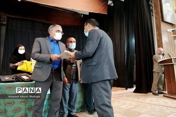 مراسم تجلیل از فرهنگیان و دانش‌آموزان مقام‌آور استانی و کشوری در شهرستان کازرون