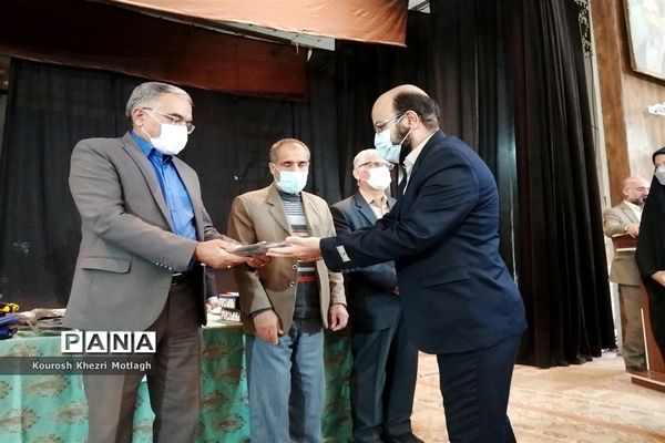 مراسم تجلیل از فرهنگیان و دانش‌آموزان مقام‌آور استانی و کشوری در شهرستان کازرون
