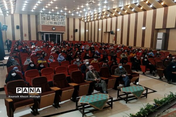 مراسم تجلیل از فرهنگیان و دانش‌آموزان مقام‌آور استانی و کشوری در شهرستان کازرون