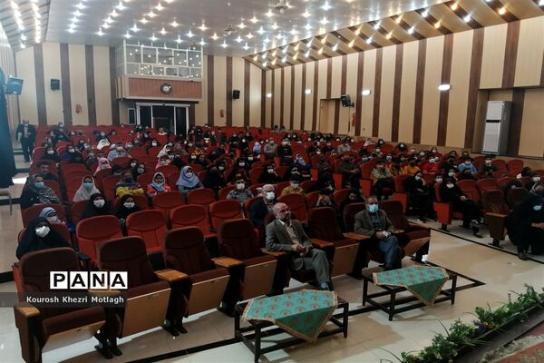 مراسم تجلیل از فرهنگیان و دانش‌آموزان مقام‌آور استانی و کشوری در شهرستان کازرون