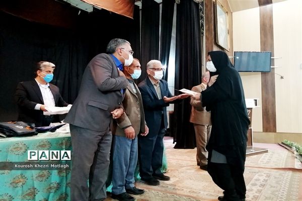 مراسم تجلیل از فرهنگیان و دانش‌آموزان مقام‌آور استانی و کشوری در شهرستان کازرون