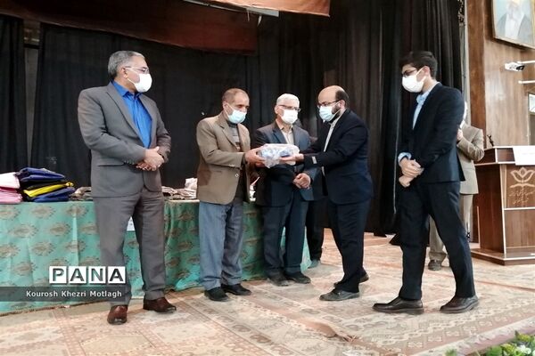 مراسم تجلیل از فرهنگیان و دانش‌آموزان مقام‌آور استانی و کشوری در شهرستان کازرون
